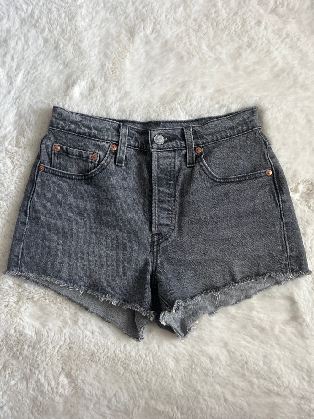 Levi’s 501 Original Shorts in Faded Black, size 25 - Picture 2 of 10